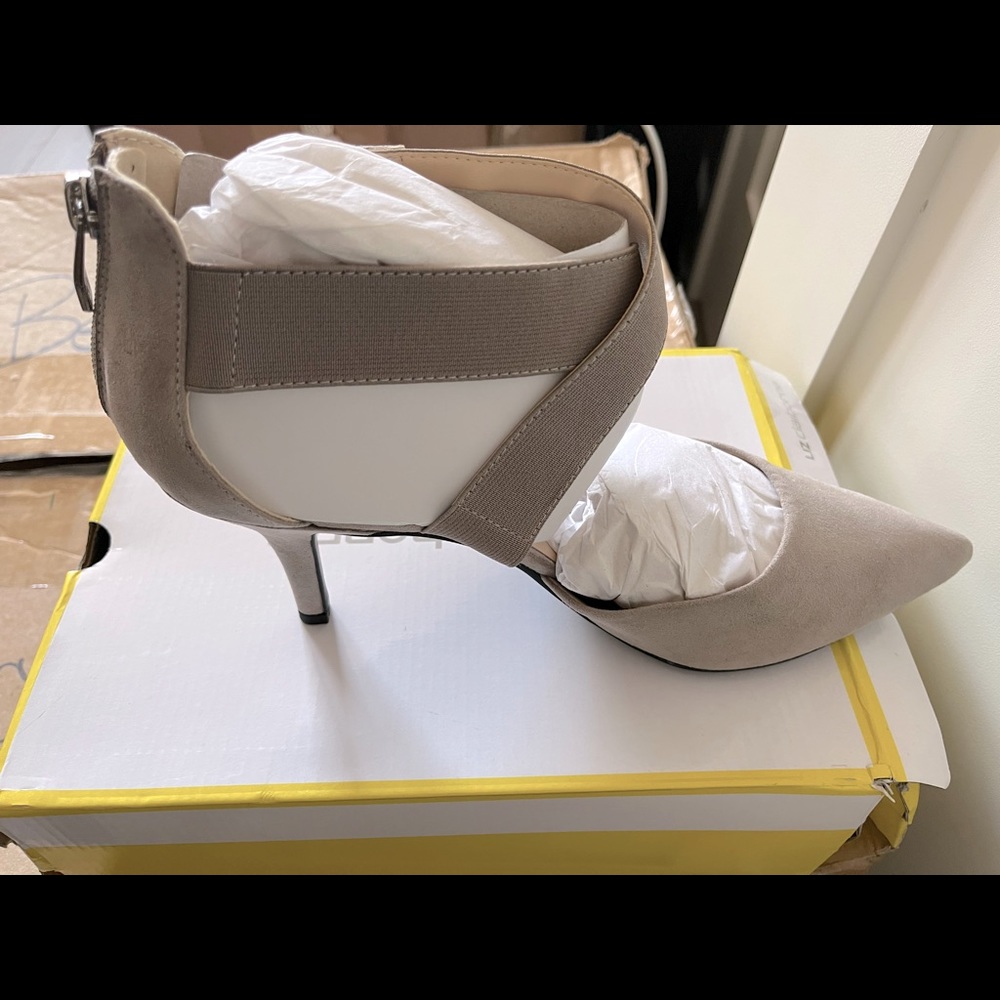 Womens  Brand New Liz Claiborne Grey size 11 dress shoes